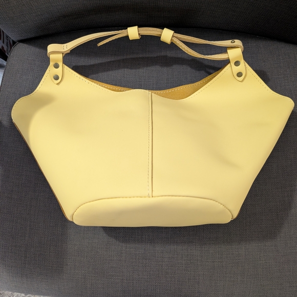 PLG Large Kangaroo in Vanilla - Picture 5 of 11